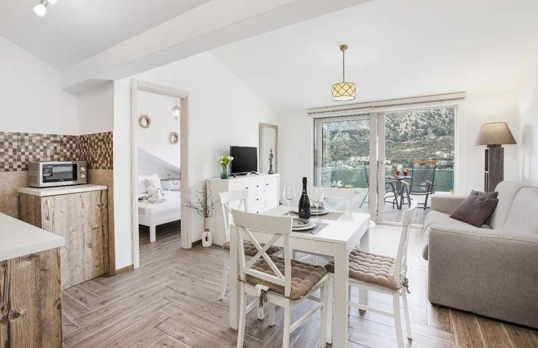 De Lux Apartments Sirena Kotor Oda fotoğraf
